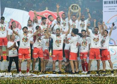پرسپولیس پنجشنبه جام قهرمانی را بالای سر می برد