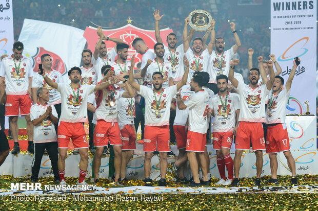 پرسپولیس پنجشنبه جام قهرمانی را بالای سر می برد پرسپولیس پنجشنبه جام قهرمانی را بالای سر می برد
