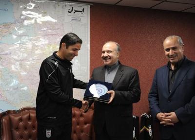 هاشمیان: ریالی از فدراسیون نگرفته ام ، هر مربی کادر خودش را می آورد