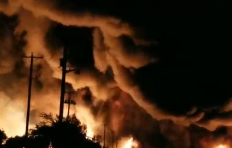 فیلم ، آتش سوزی گسترده در منطقه صنعتی تگزاس
