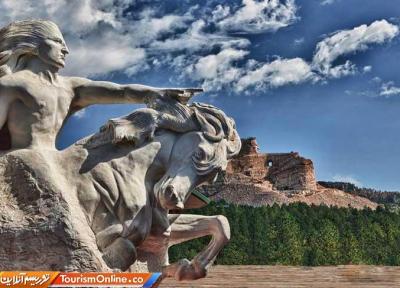 یادواره اسب مجنون، که ساختش بیش از 70 سال به طول انجامید!