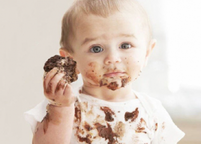 تمیز کردن لکه شکلات و آب نبات