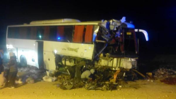 خبرنگاران تصادف اتوبوس و تریلی در محور آرادان-سرخه 27 مصدوم به جا گذاشت