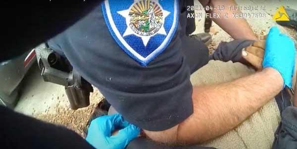 پلیس کالیفرنیا جان یک لاتین تبار را گرفت